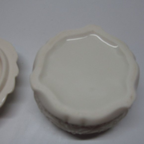 Vtg Porcelain Trinket Holder - Picture 8 of 8